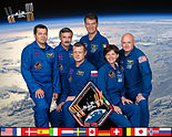 Кели (десно) са члановима Експедиције 26 на МСС