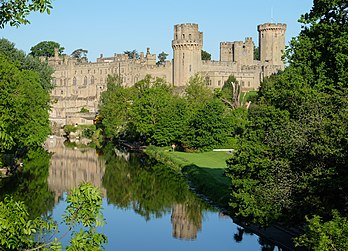 Castelo de Warwick visto da ponte sobre o rio Avon, condado de Warwickshire, Reino Unido. (definição 4 419 × 3 191)
