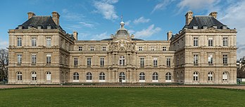 Fachada sul do Palácio do Luxemburgo, sede do Senado da França, em Paris. O palácio foi construido entre 1615 e 1631 pelo arquiteto Salomon de Brosse. (definição 7 200 × 3 200)