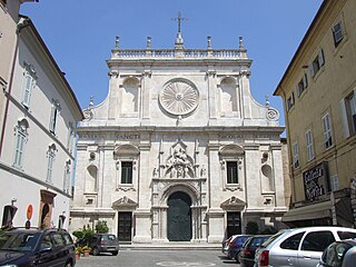 Basilique Saint-Nicolas de Tolentino avec les Fresques de la Grande Chapelle des XIVe et XVe siècles.