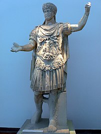 Adriano. Statua in marmo verso il 160 a.C.