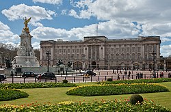 Бакингамска палата и споменик краљице Викторије