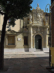 Puerta de la reina de la frustrada fábrica de hilaturas en la actual Audiencia Provincial
