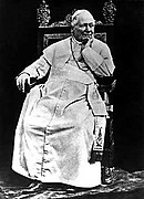 Pío IX, el último papa con poder territorial. En el Syllabus condenó el liberalismo.[36]​