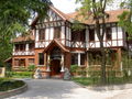 岳阳路上的老洋房，现为上海交叉学科研究中心 An old villa on Yueyang Road, now the Shanghai Institute for Advanced Studies