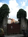 The gate of the courtyard "of the cavallerizza" on Leonardo Murialdo Street (June 2009).