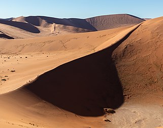 Dunas e sombras em Sossusvlei, Namíbia (definição 5 846 × 4 595)