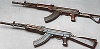 81-1式自動歩槍（上）および81式自動歩槍（下）