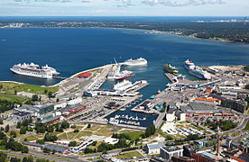 O porto de Tallinn, na Estónia, é um dos portos de passageiros mais movimentados do Norte da Europa.