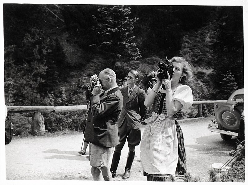 File:Eva Braun filming - late 30s (242-EB-8-39C).jpg