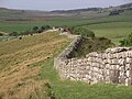 Odseki Hadrijanovega zidu so še vedno ohranjeni, zlasti v njegovem hribovitem osrednjem delu. Malo ga je ostalo v nižinskih predelih, kjer so ga uporabljali kot vir kamna za nove stavbe.