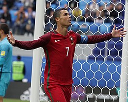 Ronaldo ăn mừng sau khi ghi bàn trên chấm phạt đền vào lưới New Zealand tại Cúp Liên đoàn các châu lục 2017 ở Sankt-Peterburg, Nga.