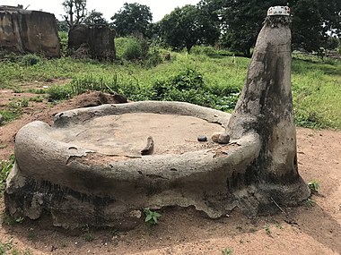 Un lieu sacré dans les monts Tongo, région du Haut Ghana Oriental. Septembre 2021.