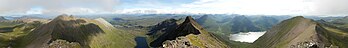 Vista panorâmica de 360° do maciço An Teallach ("a Forja") a partir do cume Sgurr Fiona, Escócia. (definição 800 × 110)