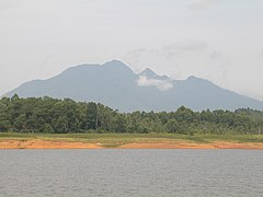 Hồ Đồng Mô và núi Ba Vì