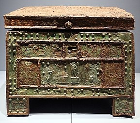 Древнеримский сундук из Помпей. 1 век н.э. Дерево, железо, бронза. Национальный археологический музей Неаполя, Неаполь