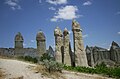Kapadokya'daki taş formasyonlarının Türkçede niçin "Peri bacaları" diye adlandırılmış olduklarını gösteren bir manzara