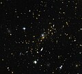 Memperbesar alam semesta yang jauh melalui MACS J0454.1-0300.[9]