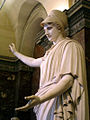 "אתנה לבושת הקסדה". העתק רומי מהמאה הראשונה לפנה"ס, של פסל יווני מהמאה החמישית לפנה"ס. מוצג כיום במוזיאון הלובר בפריז.