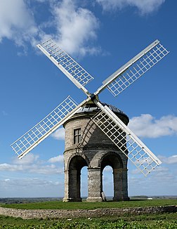Moinho de vento de Chesterton em Warwickshire, Inglaterra. Foi construído em 1632 (definição 3 264 × 4 224)