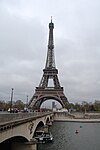 Eiffeltornet med Pont d'Iéna i förgrunden.