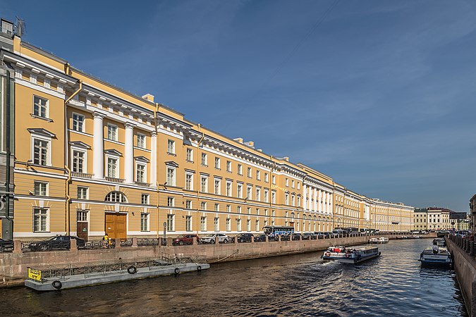 图为俄罗斯圣彼得堡总参谋部大楼东翼。