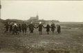 Vaikai žaidžia Žeimių bažnyčios fone, apie 1930 m.
