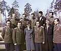 Foto de 1965 mostra alguns dos mais famosos cosmonautas soviéticos na Cidade das Estrelas. Entre eles, além de Gagarin, Valentina Tereshkova, Alexei Leonov, Gherman Titov e Vladimir Komarov.