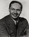 Todd Duncan, premier Afro-Américain à chanter pour un grand opéra américain en 1945[87].