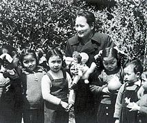 Vice Chairwoman Soong Ching-ling with children (1950s)