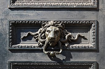Détail de la porte principale de l'Hôtel des Monnaies - Quai de Conti, 6ème arrondissement de Paris