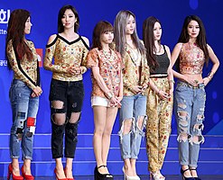 From left to right: Soyeon (former), Eunjung, Boram (former), Hyomin, Qri and Jiyeon.