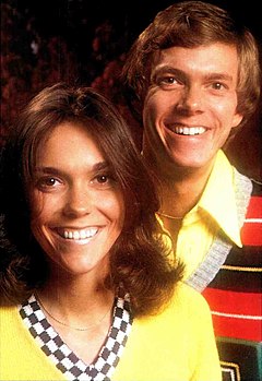 Ảnh màu của Karen và Richard Carpenter, chụp năm 1974