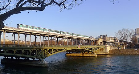 パッシー側から望むビラケム橋