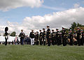 L'United States Navy Ceremonial Band inspectée par le chef d'état-major des armées des États-Unis.