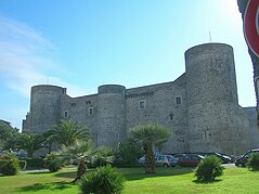 Castello Ursino fondato da Federico II di Svevia residenza dei sovrani aragonesi.