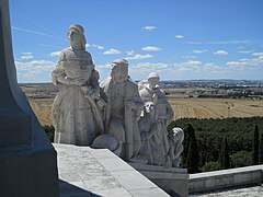 Grupo escultórico España misionera en el Cerro de los Ángeles (representa a Isabel la Católica, Cristóbal Colón, Hernán Cortés, Junípero Serra y tres indios).