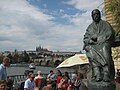 Пам'ятник Бедржиху Сметані в Празі з видом на Влтаву, Карлів міст і Празький Град, 2011