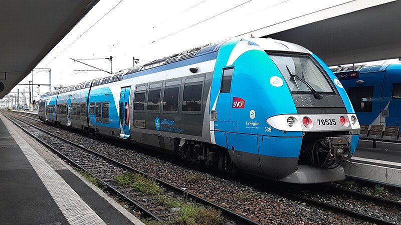 File:X 76535 en gare de Clermont-Ferrand 2023-05-11.jpg
