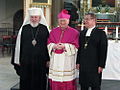 Arkkipiispat Leo ja Jukka Paarma onnittelevat uutta piispaa.