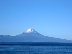 Perspectiva Mount Pico, najviše planine na Azorskim ostrvima i u Portugalu, s ostrva São Jorge