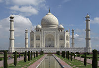 O Taj Mahal, em Agra, inscrito em 1983.
