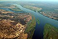 Zambeze fazendo a fronteira entre Botswana, Namíbia, Zâmbia e Zimbabwe
