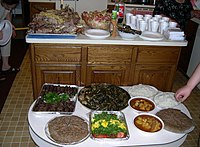 Hidangan Asyur, salah satu contoh hidangan yang dapat ditemui di Asia Barat.