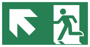 Segnale per indicare l'ubicazione di un'uscita di emergenza con freccia rivolta verso l'alto a sinistra