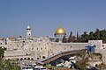 Jeruzalem: Zapadni zid (tzv. Zid plača) i Kupola nad Stijenom, sveta mjesta židovstva i islama u Jeruzalemu.