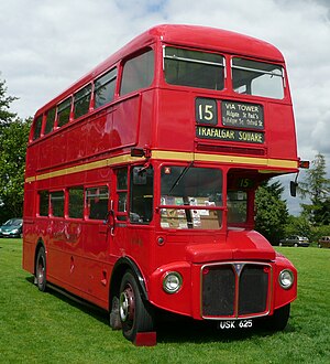 長27呎半嘅倫敦紅色Routemaster巴士