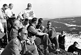 Wilhelm Rediess (helt fremst til venstre), Kurt Daluege og Josef Terboven (med fatle) på Skeikampen i april 1942.