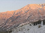 Snötäckt synklinal i Provo Canyon, Utah