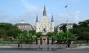 La cathédrale Saint-Louis de La Nouvelle-Orléans et le Jackson Square (anciennement, la place d'Armes).